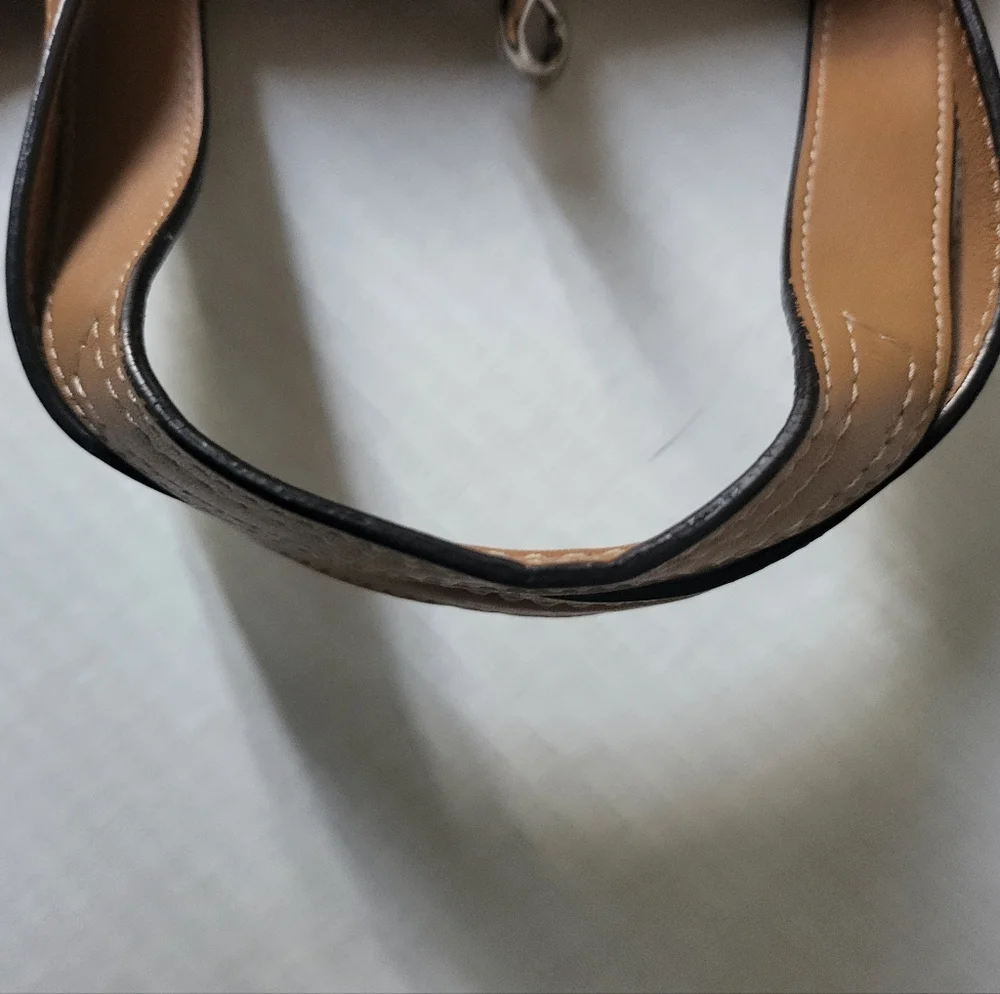 Coach Hadley Duffle Bag . - Picture 10 of 16